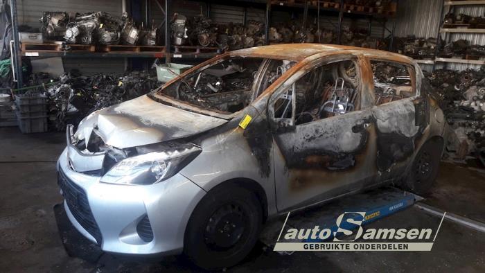 Toyota Yaris III 1.5 16V Hybrid Sloopvoertuig (2012, Grijs)