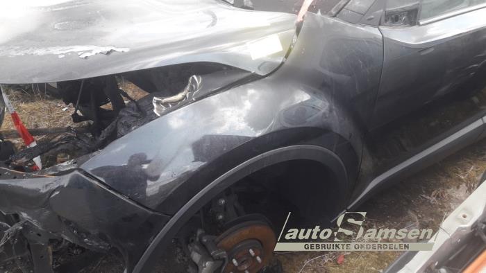 Toyota C-HR 1.8 16V Hybrid Sloopvoertuig (2018, Zwart)