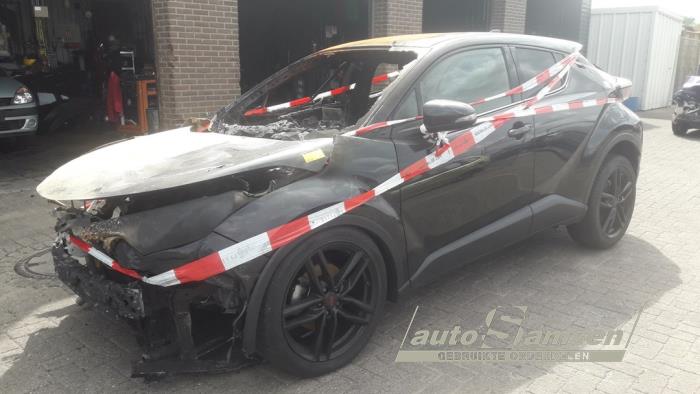 Toyota C-HR 1.8 16V Hybrid Sloopvoertuig (2018, Zwart)