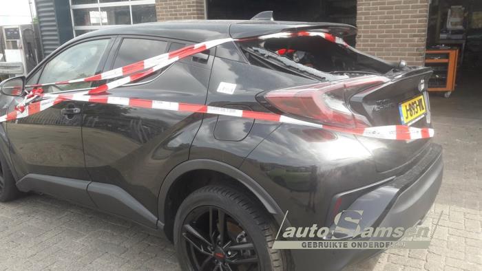 Toyota C-HR 1.8 16V Hybrid Sloopvoertuig (2018, Zwart)