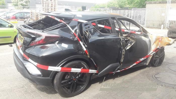 Toyota C-HR 1.8 16V Hybrid Sloopvoertuig (2018, Zwart)