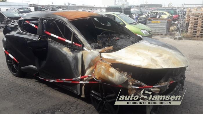 Toyota C-HR 1.8 16V Hybrid Sloopvoertuig (2018, Zwart)