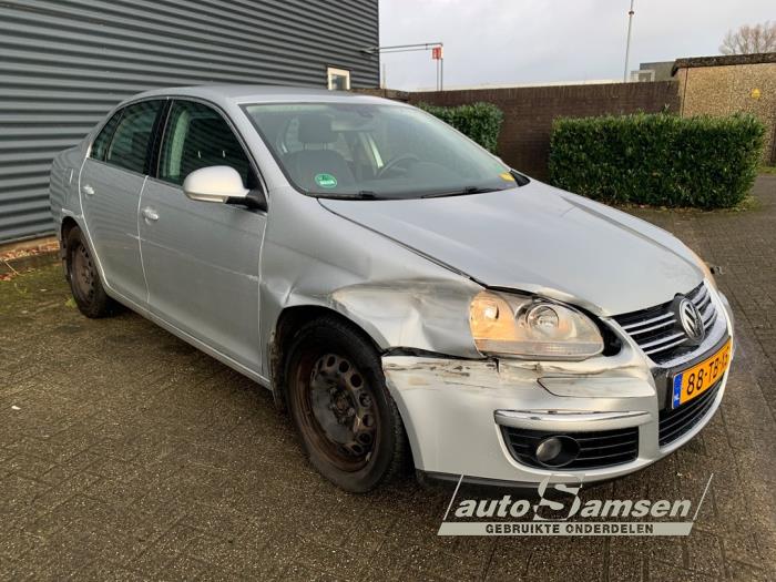 Volkswagen Jetta III 2.0 16V FSI Schadevoertuig (2006, Grijs)