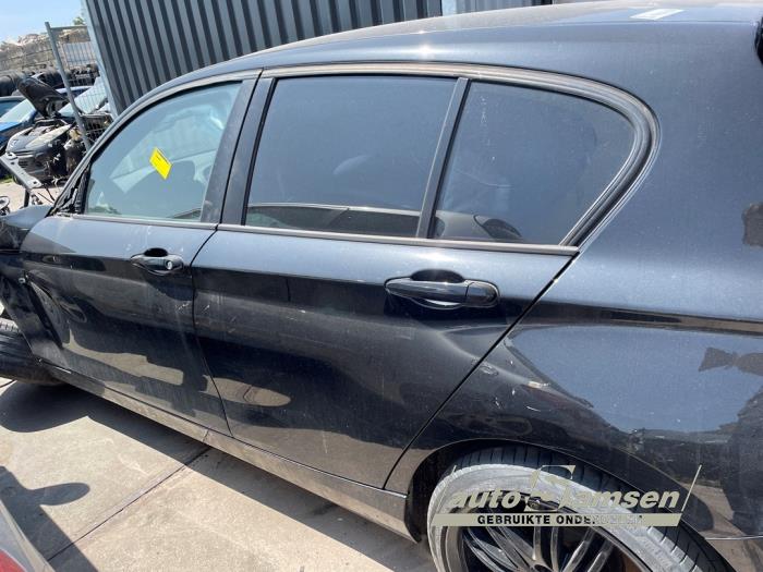 BMW 1 serie 116d 1.6 16V Efficient Dynamics Skrotfordon (2015, ZWART)