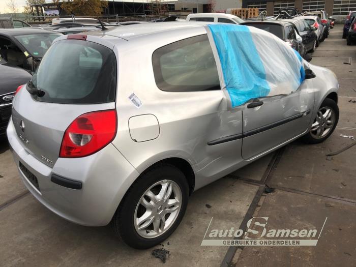 Renault Clio III 1.2 16V 75 Skrotfordon (2006, GRIJS)