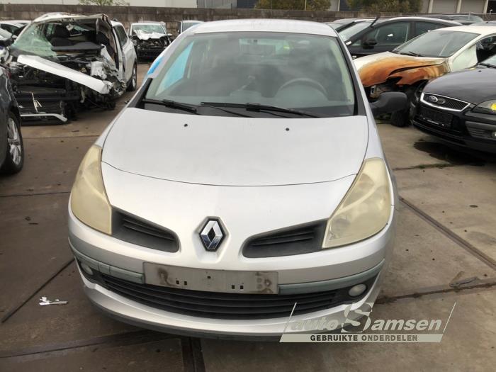 Renault Clio III 1.2 16V 75 Skrotfordon (2006, GRIJS)