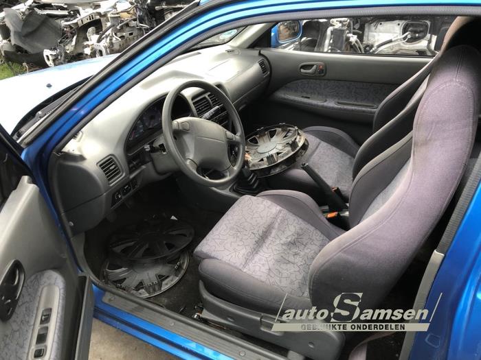 Suzuki Swift 1.0i Sloopvoertuig (2000, Blauw)