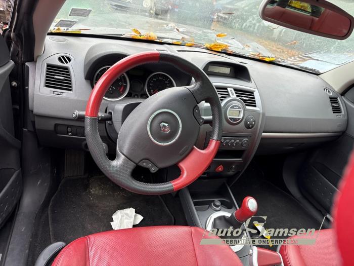 Renault Megane II CC 1.6 16V Skrotfordon (2007, ZWART)