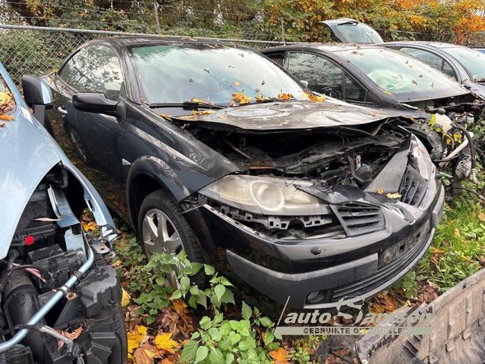 Renault Megane II CC 1.6 16V Skrotfordon (2007, ZWART)