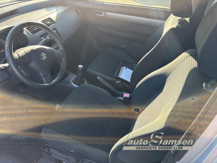 Suzuki Swift 1.3 VVT 16V Skadat fordon (2008, GRIJS)