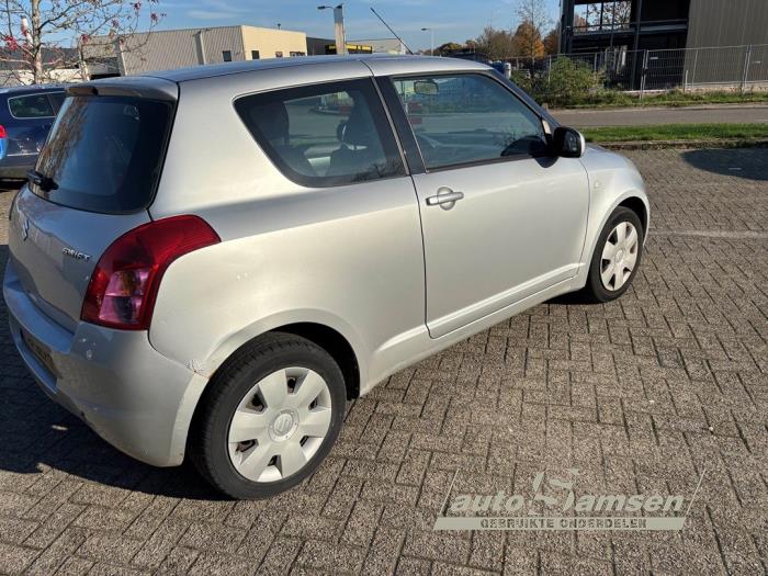 Suzuki Swift 1.3 VVT 16V Skadat fordon (2008, GRIJS)