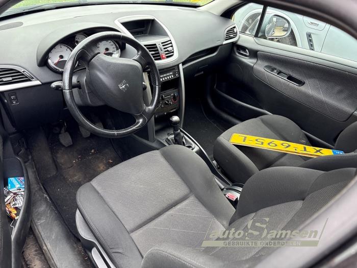 Peugeot 207/207+ 1.6 16V VTi Samochód złomowany (2009, Czarny)