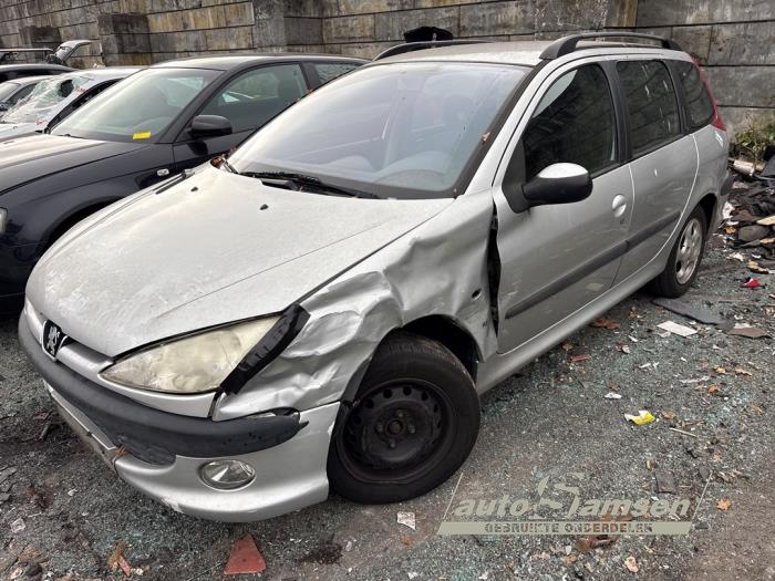 Peugeot 206 SW 1.4 Skrotfordon (2002, GRIJS)