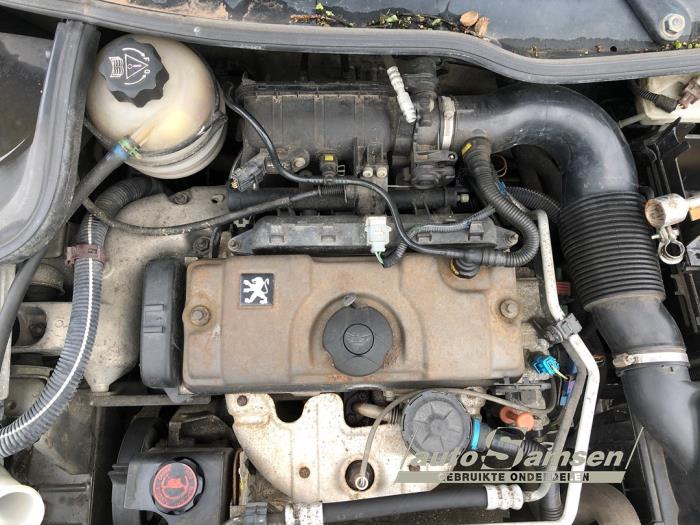 Peugeot 206 SW 1.4 Skrotfordon (2002, GRIJS)