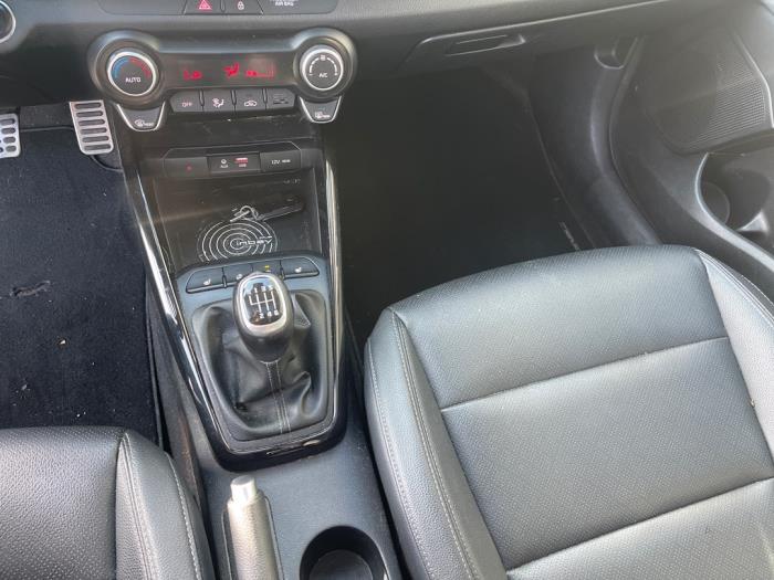 Kia Stonic 1.0i T-GDi 12V Skadat fordon (2018, WIT)