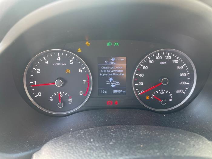 Kia Stonic 1.0i T-GDi 12V Skadat fordon (2018, WIT)