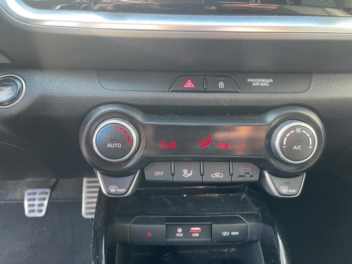 Kia Stonic 1.0i T-GDi 12V Skadat fordon (2018, WIT)