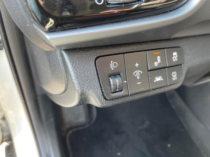 Kia Stonic 1.0i T-GDi 12V Skadat fordon (2018, WIT)