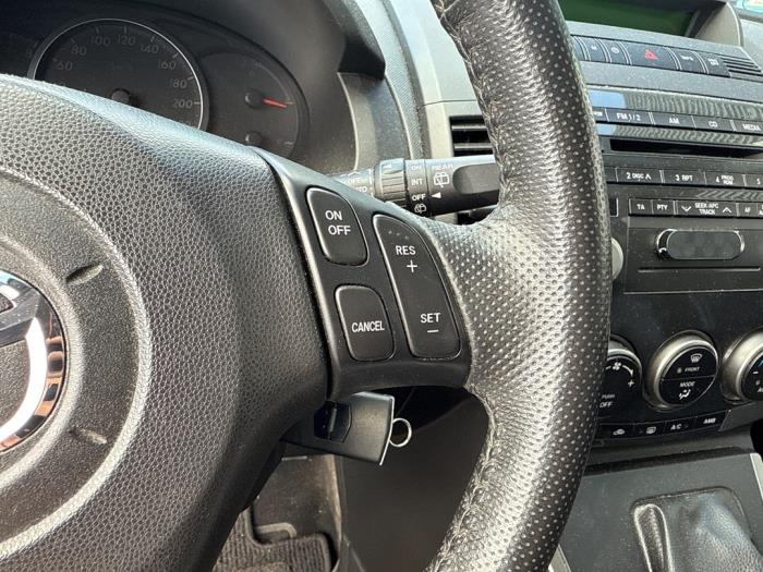 Mazda 5 2.0i 16V Schadevoertuig (2009, Zwart)