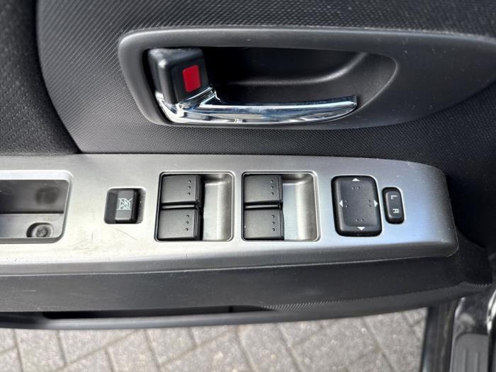 Mazda 5 2.0i 16V Schadevoertuig (2009, Zwart)