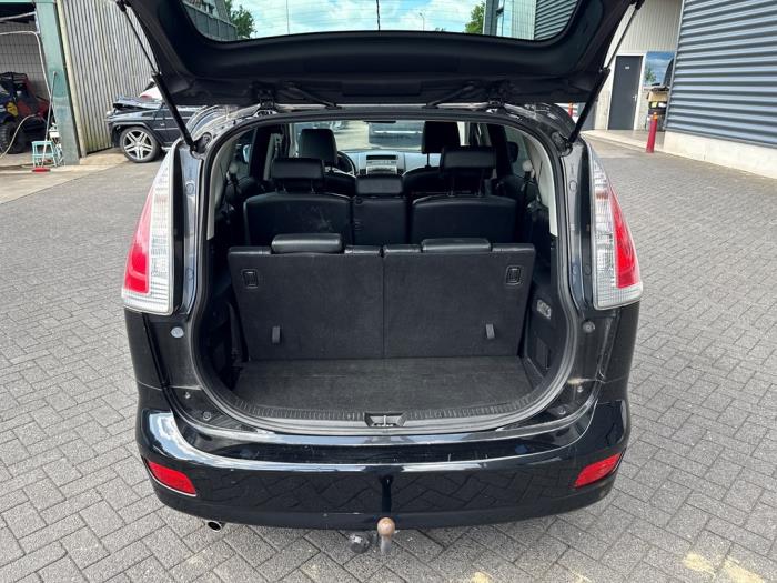 Mazda 5 2.0i 16V Schadevoertuig (2009, Zwart)