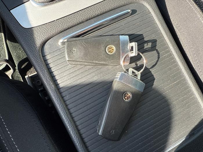 Volkswagen Passat CC 2.0 TSI 16V Schadevoertuig (2011, Blauw)