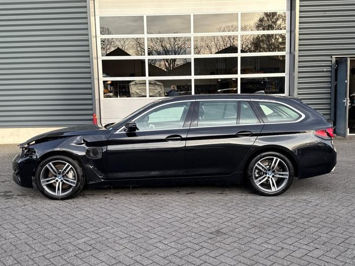 BMW 5 serie Touring 530e xDrive 2.0 Turbo 16V Schadevoertuig (2021)