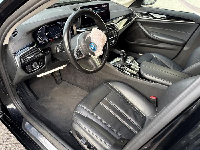 BMW 5 serie Touring 530e xDrive 2.0 Turbo 16V Schadevoertuig (2021)