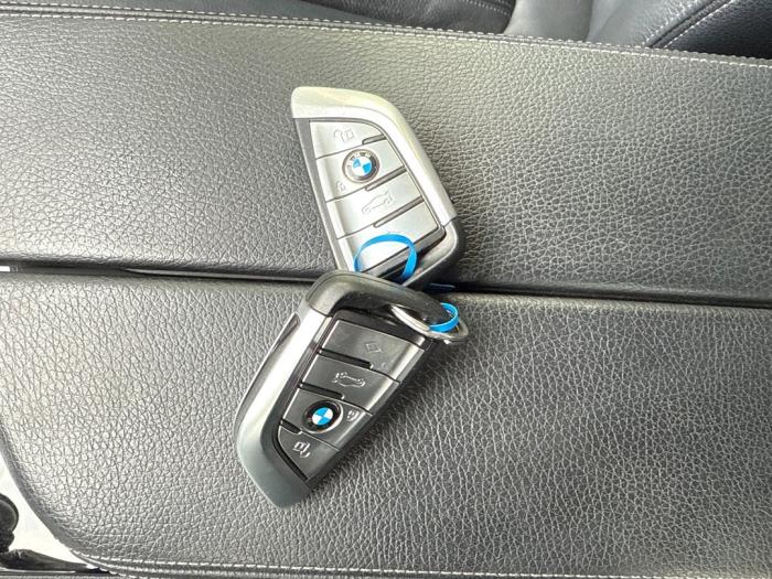 BMW 5 serie Touring 530e xDrive 2.0 Turbo 16V Schadevoertuig (2021)