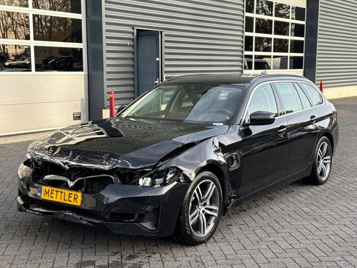 BMW 5 serie Touring 530e xDrive 2.0 Turbo 16V Schadevoertuig (2021)