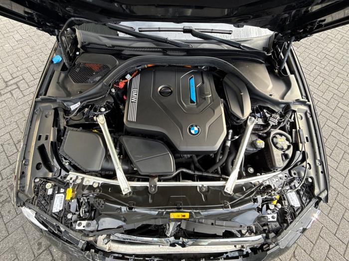 BMW 5 serie Touring 530e xDrive 2.0 Turbo 16V Schadevoertuig (2021)