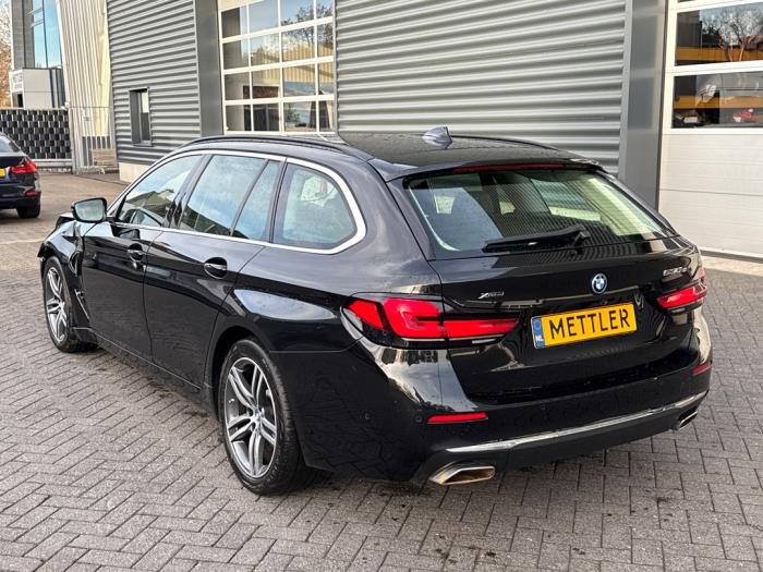 BMW 5 serie Touring 530e xDrive 2.0 Turbo 16V Schadevoertuig (2021)