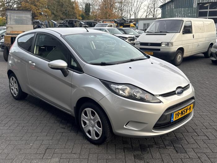 Ford Fiesta 6 1.25 16V Schadevoertuig (2010, Grijs)