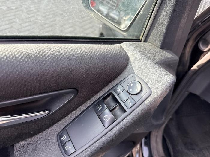 Mercedes B 2.0 B-180 CDI 16V Schadevoertuig (2007, Zwart)