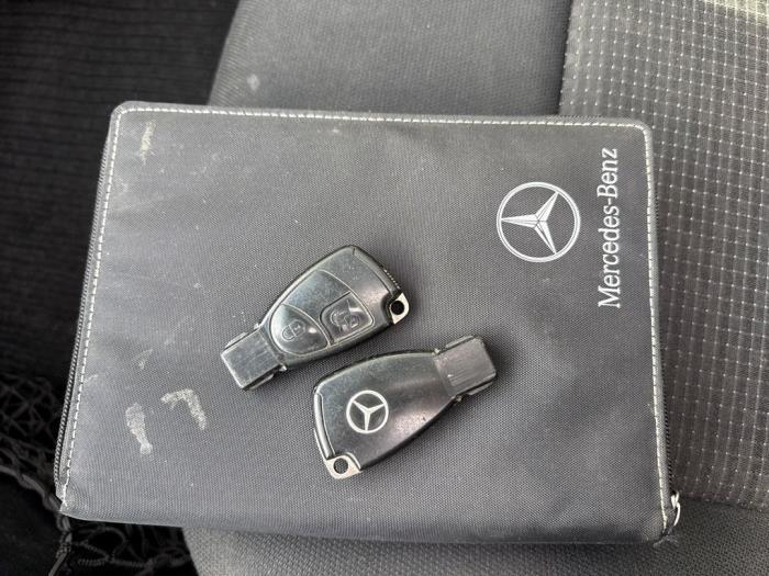 Mercedes B 2.0 B-180 CDI 16V Schadevoertuig (2007, Zwart)