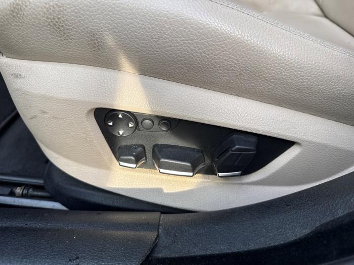 BMW 5 serie 523i 24V Schadevoertuig (2010, Grijs)