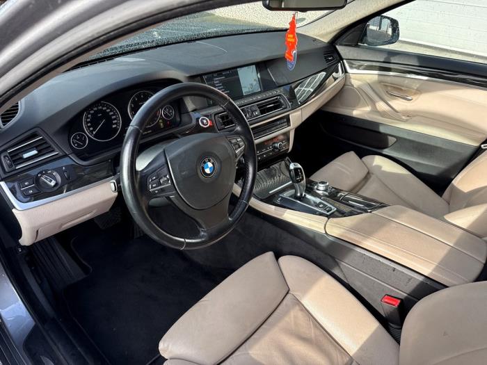 BMW 5 serie 523i 24V Schadevoertuig (2010, Grijs)