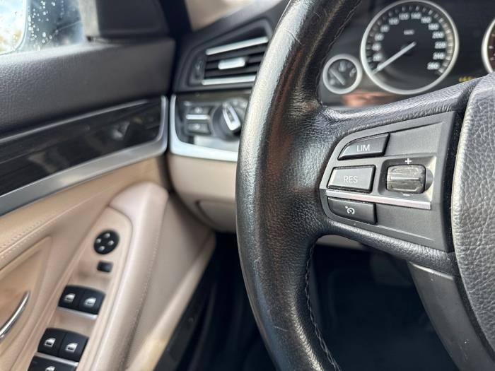 BMW 5 serie 523i 24V Schadevoertuig (2010, Grijs)