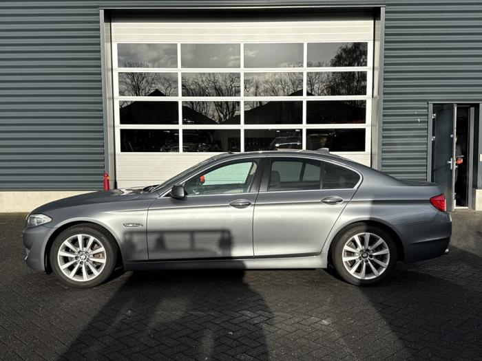 BMW 5 serie 523i 24V Schadevoertuig (2010, Grijs)