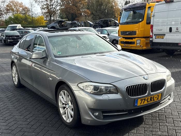 BMW 5 serie 523i 24V Schadevoertuig (2010, Grijs)