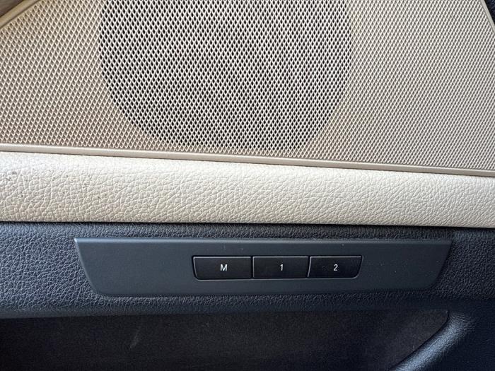 BMW 5 serie 523i 24V Schadevoertuig (2010, Grijs)