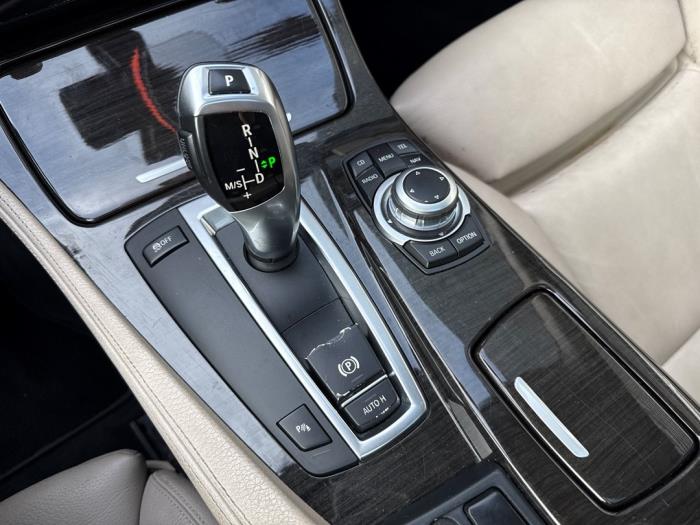 BMW 5 serie 523i 24V Schadevoertuig (2010, Grijs)