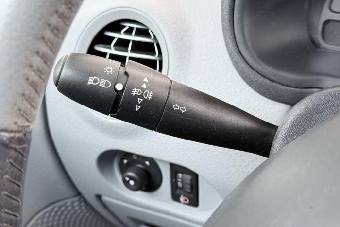 Citroen C3 1.4 Schadevoertuig (2003, Grijs)