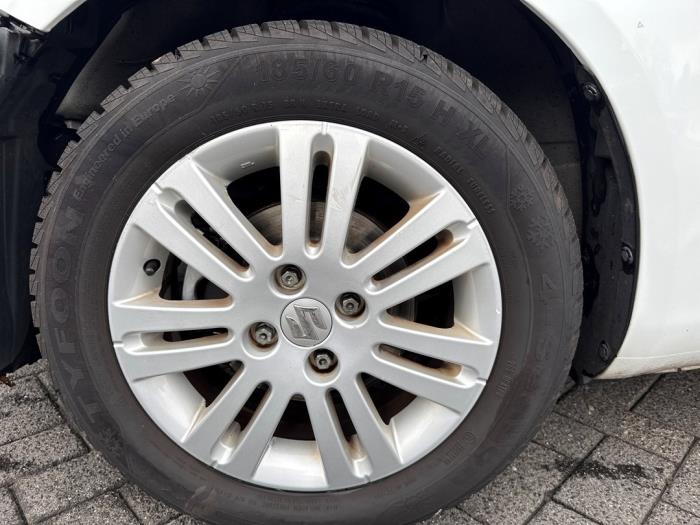 Suzuki Splash 1.0 12V Schadevoertuig (2013, Wit)