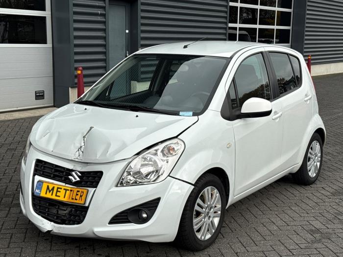 Suzuki Splash 1.0 12V Schadevoertuig (2013, Wit)