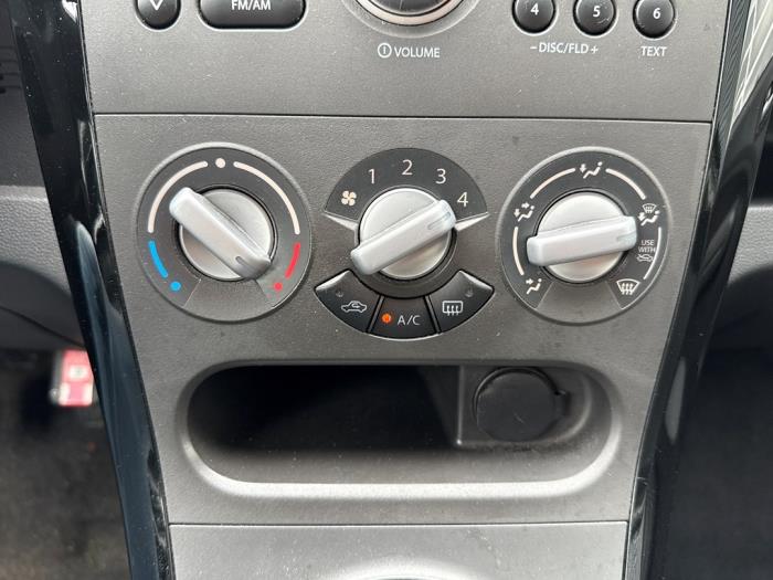 Suzuki Splash 1.0 12V Schadevoertuig (2013, Wit)