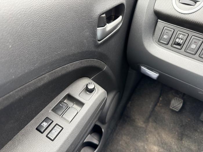 Suzuki Splash 1.0 12V Schadevoertuig (2013, Wit)