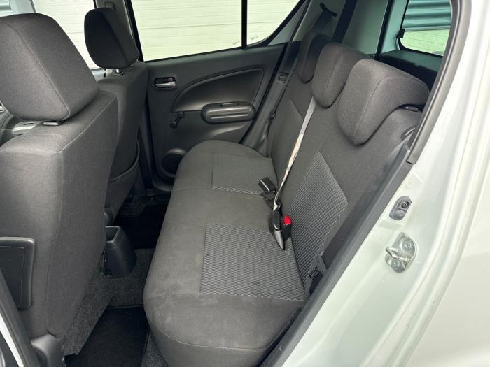 Suzuki Splash 1.0 12V Schadevoertuig (2013, Wit)