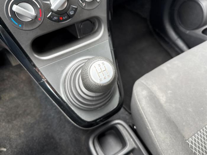 Suzuki Splash 1.0 12V Schadevoertuig (2013, Wit)