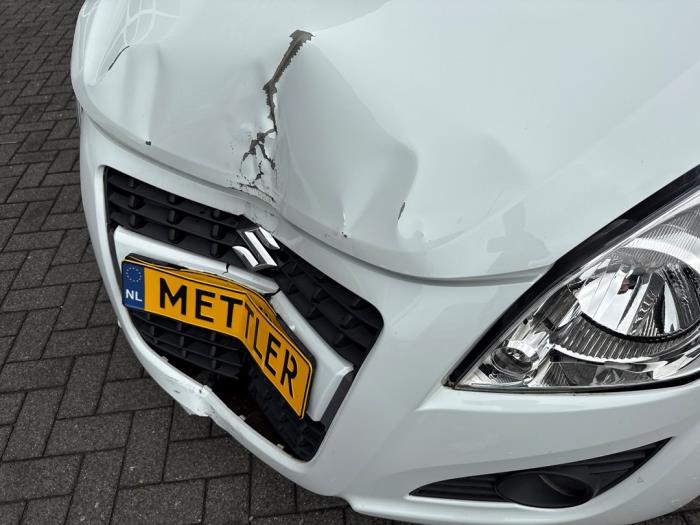 Suzuki Splash 1.0 12V Schadevoertuig (2013, Wit)